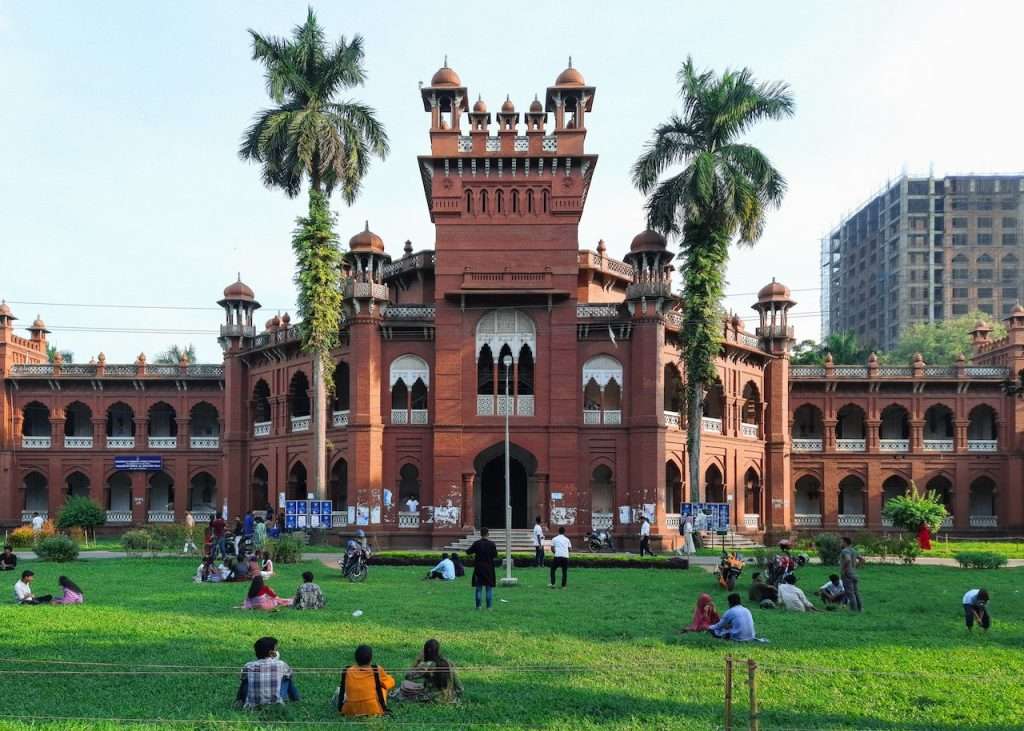 Explore the historic sites, cultural landmarks & local markets of Dhaka. From Lalbagh Fort to Rickshaw Art, discover the top 10 things to see and do in the vibrant capital of Bangladesh.